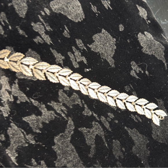 CLOSET CLEAR OUT!!! STERLING SILVER BEAUTIFUL VINTAGE Leaf Bracelet - Picture 6 of 6